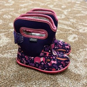 Toddler 6, girls Bogs, lined
